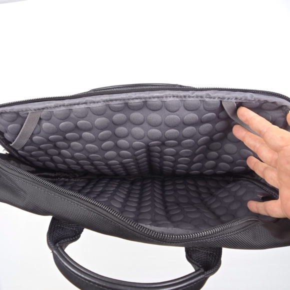 TUMI Padded 15' Laptop Briefcase Files Woven Nylon/ Leather Handles - Black - Picture 7 of 12